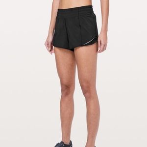 Lululemon Hotty Hot LR Lined Short 2.5"